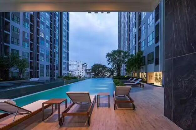 The Base Central Pattaya Eksteriør bilde