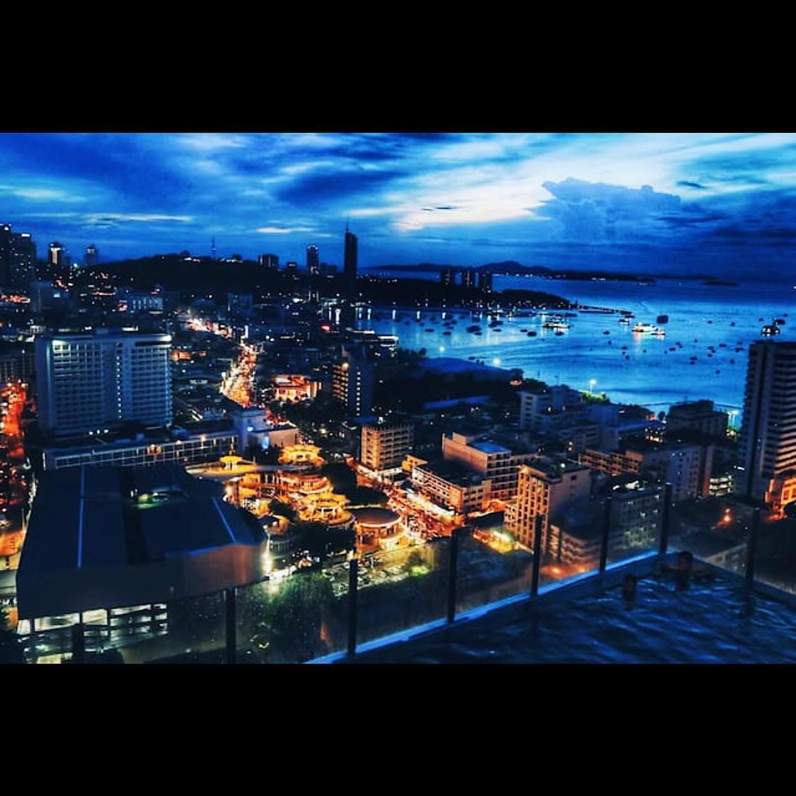 The Base Central Pattaya Eksteriør bilde