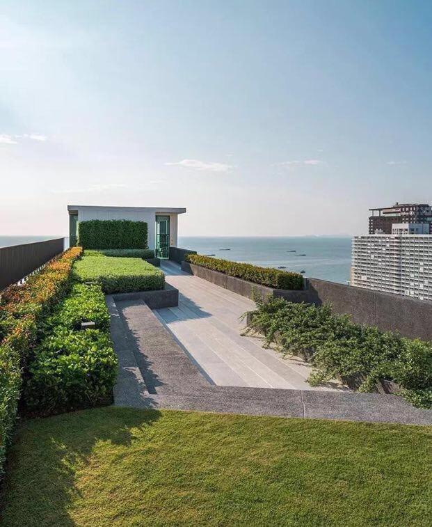 The Base Central Pattaya Eksteriør bilde